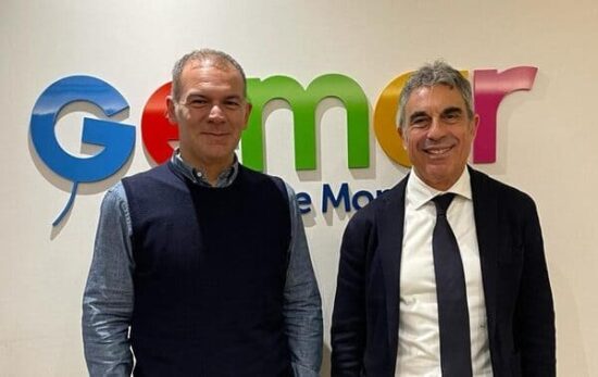 Genesio Rocca, titolare della Gemar Srl palloncini a Casalvieri, con il Dottor Domenico Condello, questore di Frosinone