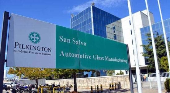 Insegna ingresso dell'azienda Pilkington a San Salvo